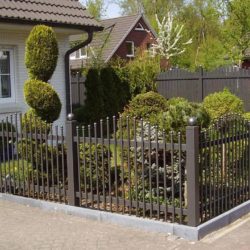 Gartenzaun brix_gartenzaun_aluminium_palisade_geschwungen